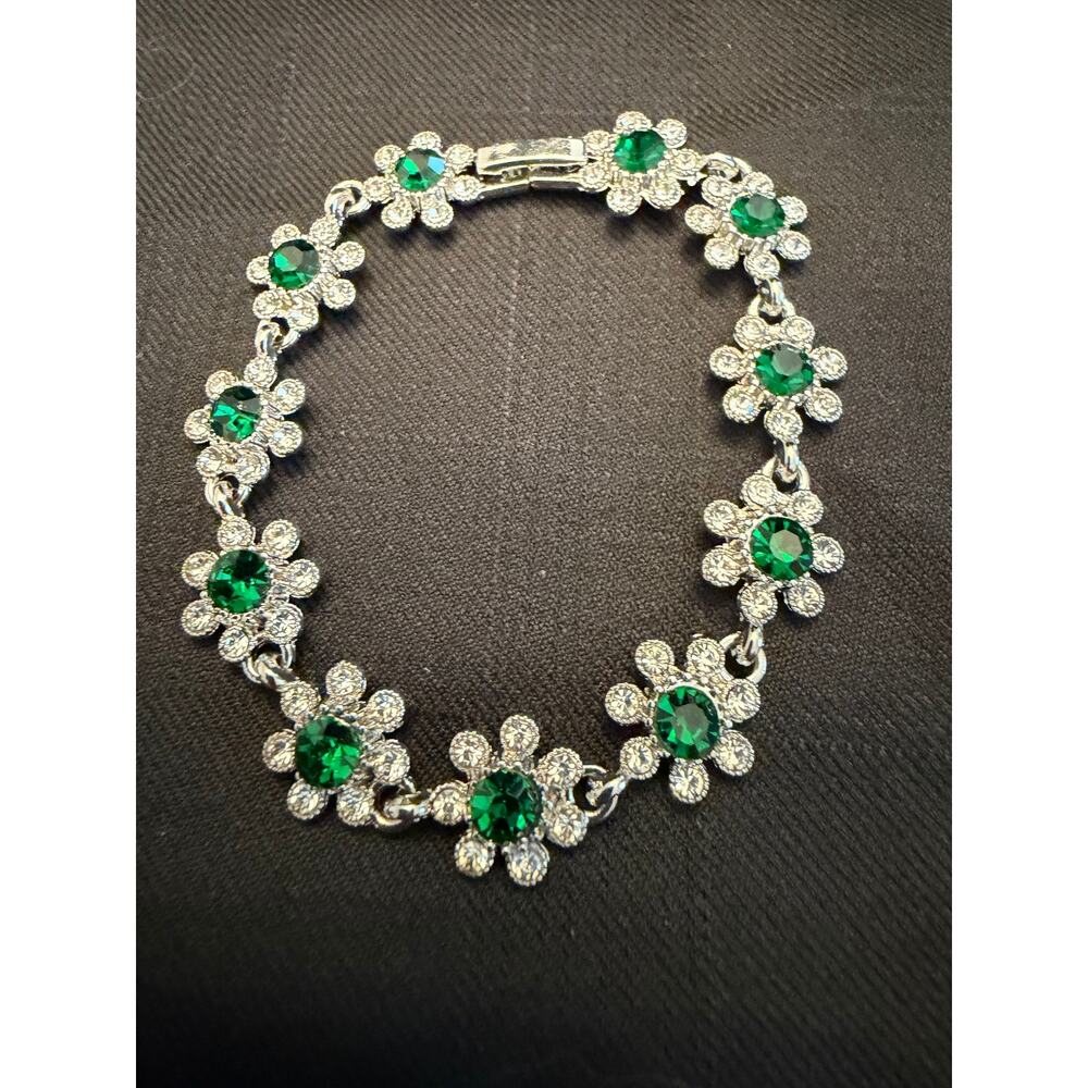 NWOT 925 over Stainless steel green flower tennis bracelet cluster layout 6.75”